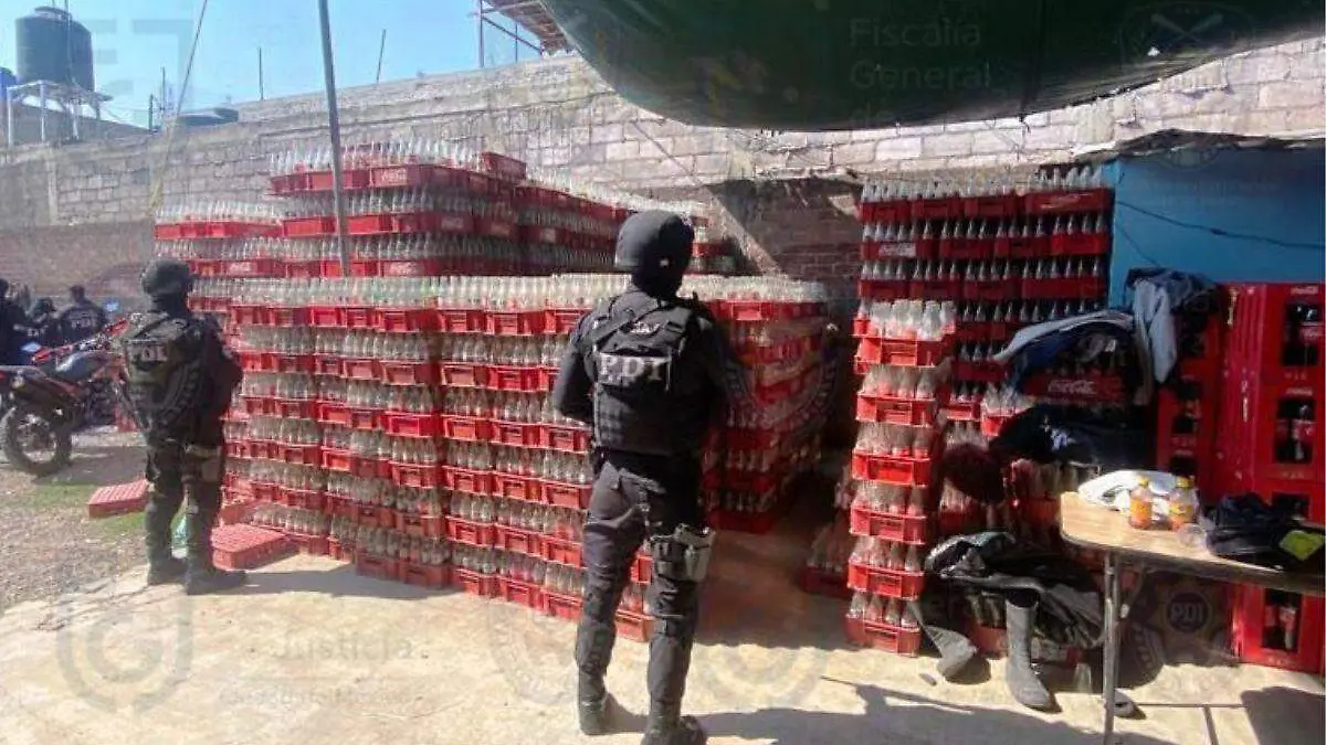 Policías catean bodega con cocacola pirata